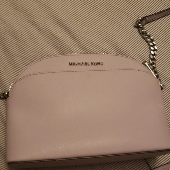 Michael Kors Handbags - Michael kors crossbody Michael Kors Handbags - Michael kors crossbody